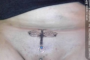 Фотографии раскрывают все тайны процедуры пробития пизденки. Умелые руки знают свое дело, которое выполняют довольно неплохо, да так неплохо, что клиент не почувствует ничего больше, кроме легкой щекотки.