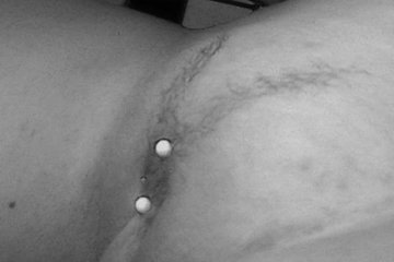 Пирсинг на интимном месте имеет много предназначений и самое первое из них – возбудить паренька, ведь кто будет против такой привлекательной штучки, которая еще добавляет жесткости в секс.