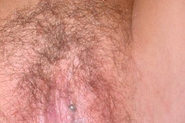 Макияж не самое главное в наше время, ведь теперь всех интересует секс, поэтому украшать нужно не собственное лицо, а тугую пизденку, на которую ведутся все парни.