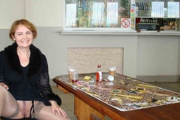 Самых разных девушек можно встретить на этих фотографиях. Некоторые из них довольно привлекательные, остальные же, решили, что если покажут свою щель, тогда смогут обрести некоторую популярность среди мужского пола.
