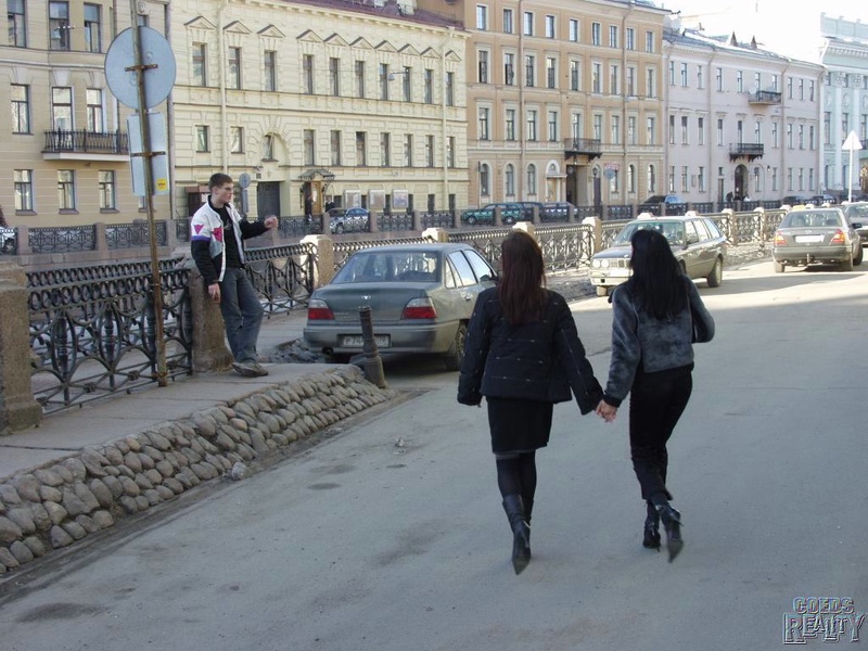 Русские мужики снимают баб. Питерские студентки. Девушки снимают мальчиков на улице. Русские бабы снимают мужиков на улице.