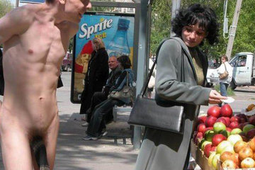 Чтобы описать пошлую фантазию этих развратных сучек, которая воплотилась на фотографиях, не найти никаких слов, ведь то, как две оголенные шлюшки пародируют байкера и его мотоцикл – нужно только видеть.