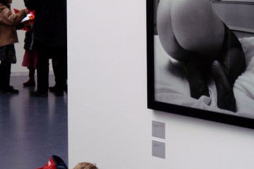 Уникальная коллекция фотографий, которая наполнена тонким юмором на пошлую тему, остается только внимательно смотреть и улыбаться во время, ведь фантазия у автора довольно таки бурная.