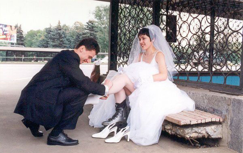Измена невесты жениху видео. Невеста изменяет. Невеста изменяет на свадьбе. Невеста изменяет жениху на свадьбе. Сосущие невесты на свадьбе.