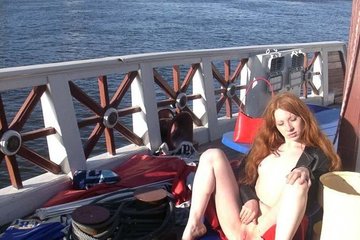 Голеньких сучек, которые показывают сиськи и письку настолько много, что глаза разбегаются в разные стороны, пытаясь словить все сексуальны тела, которые присутствуют на данных фото.