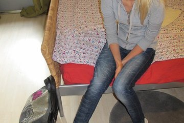 Симпатичная работа зарабатывает на жизнь весьма неординарным способом. Она - профессиональная порно актриса, у которой этим вечером намечаются съемки. Красавица тщательно готовится к шикарному сексу, ведь он ее внешнего вида зависит многое.