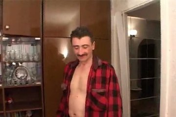 Пьяный отец трахает свою дочь