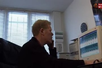 Она не прочь показать ему стриптиз
