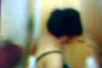 Девушка моется в душе