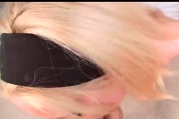 Неопытная красавица дала хорошенькому нахалу