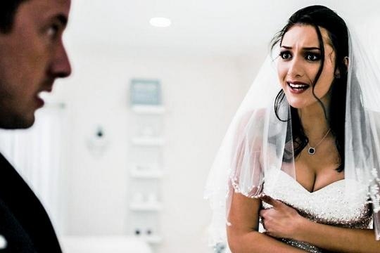 невесту на свадьбе в чулках раком
