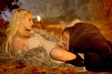 Мужик в плаще нежно трахнул девушку из фильма