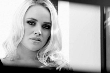 Блондинка скачет на пенисе, чтобы ощутить вкус спермы во рту