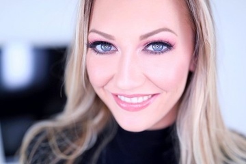 Позвала соседа в гости, чтобы оценил её новую татуировку