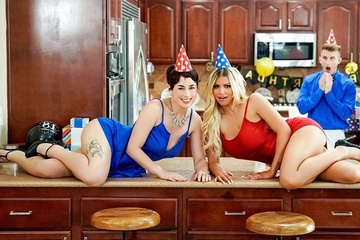 Мамки хикканов прекрасно знают, как поздравить их с днем рождения!