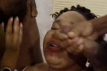 Два мексиканца с косичками трахают жирную телку