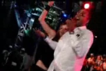 Аврил Лавин показала татуху на заднице