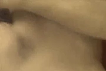 Чистолюбивая девушка сосет и дрочит себе