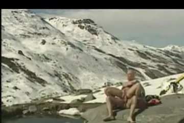 Трахаются страстно, чтобы не замерзнуть в снегах