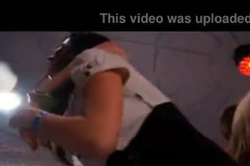 Не только поцелуи, но и групповуха на вечеринке была