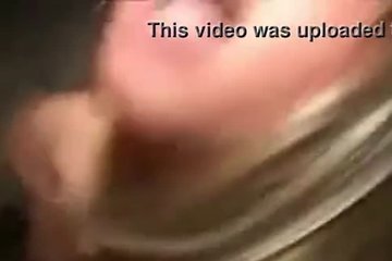 Перед друзьями подружку-блондинку поимел