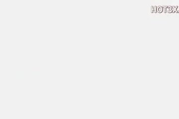 Эту грудастую заводящую азиатку хотят все