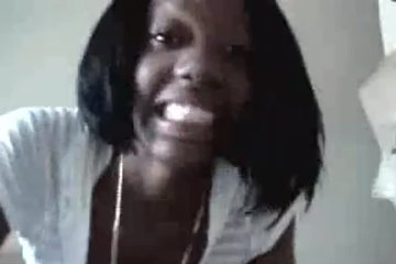 Помадой не мазалась, а просто сосала