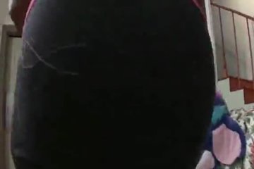 Пусть трахает не самых стройных, но самок же