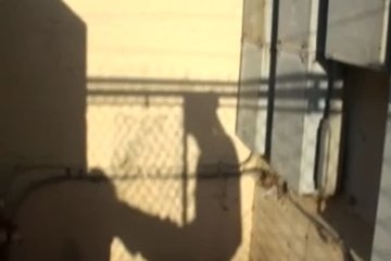 Парень будет трахаться с малолеткой возле забора