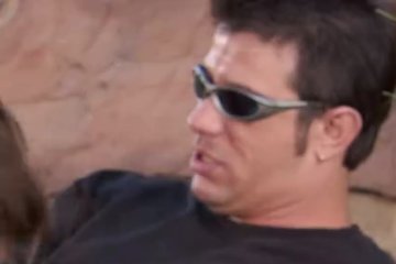 Мужик трахает азиатскую чиксу возле валуна