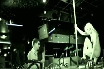 Стриптиз в ночном клубе в два часа ночи