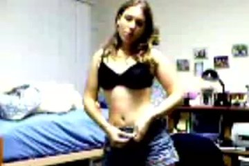 Сняла трусики, а там небритая пилотка