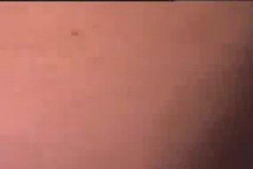 Онанирует себе дырочку в порно-чате