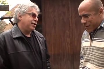 Мужики общались, а тут какая-то красавица прошла рядом