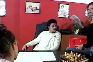 Одни в кабинете общаются, а другие в ресторане