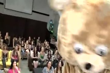 Сходу кому-то за щеку дал