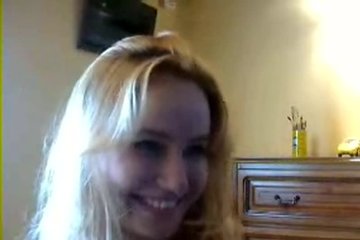 Резко вывалился член и девка с радостью отсосала