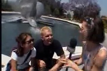 Любопытная ведущая по-трахается с парочкой