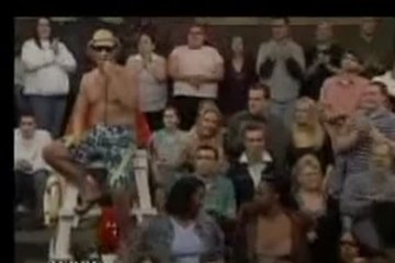 Шоу с телками, которые не стесняются стоять голышом