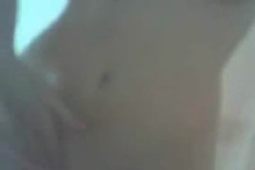 А под трусиками бритая писечка отдыхает