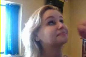 Совершеннолетняя дева минетит член соседа