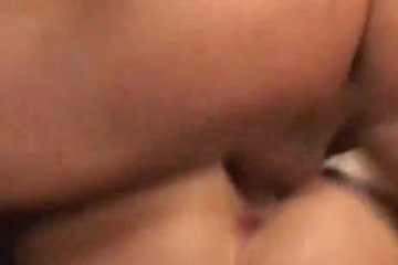 Чувак долбится в сладкое влагалище