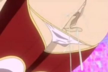 С грудастой телкой ласкается