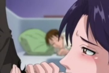 Леди сосет пенис кому-то, а парень ей вздрочнет