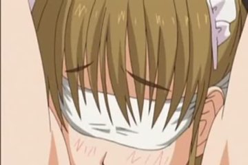 Просто общается с обнаженной и связанной девушкой