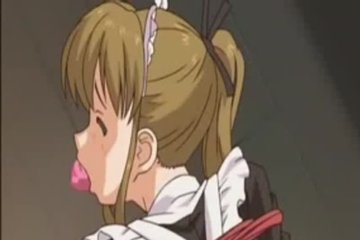 Связал горничную и мастурбирует ей