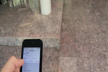 Зайка великолепно работает своими ножками