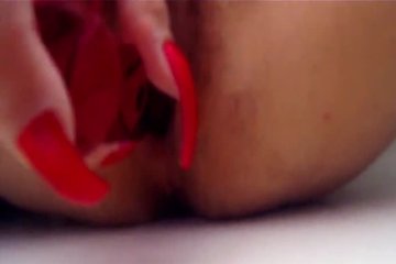 Запихивает в писю маленькую плюшевую игрушку