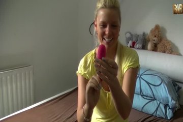 Хочет себя ухватить сразу за всё