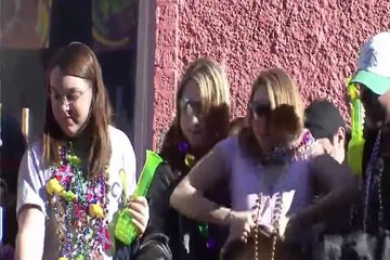 Зрелые тётки весело зажигают